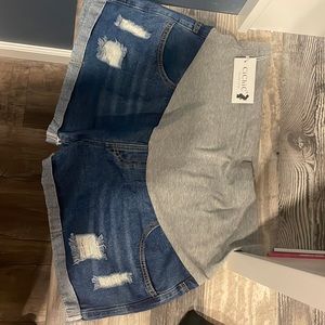 Chichic distressed maternity shorts